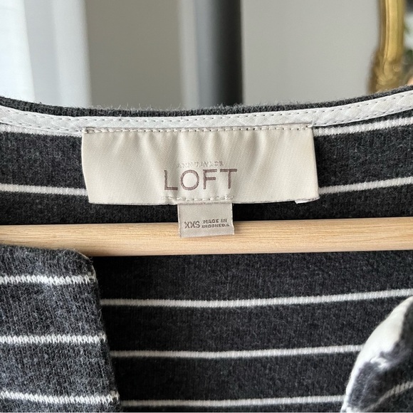 LOFT Grey &‎ White Striped Tunic Top with Pockets - Picture 4 of 9